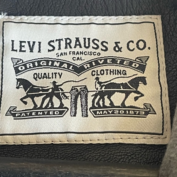 Levi's Women's Oversized Faux
Leather Belted Motorcycle
Jacket Size Small NWT - Picture 13 of 13